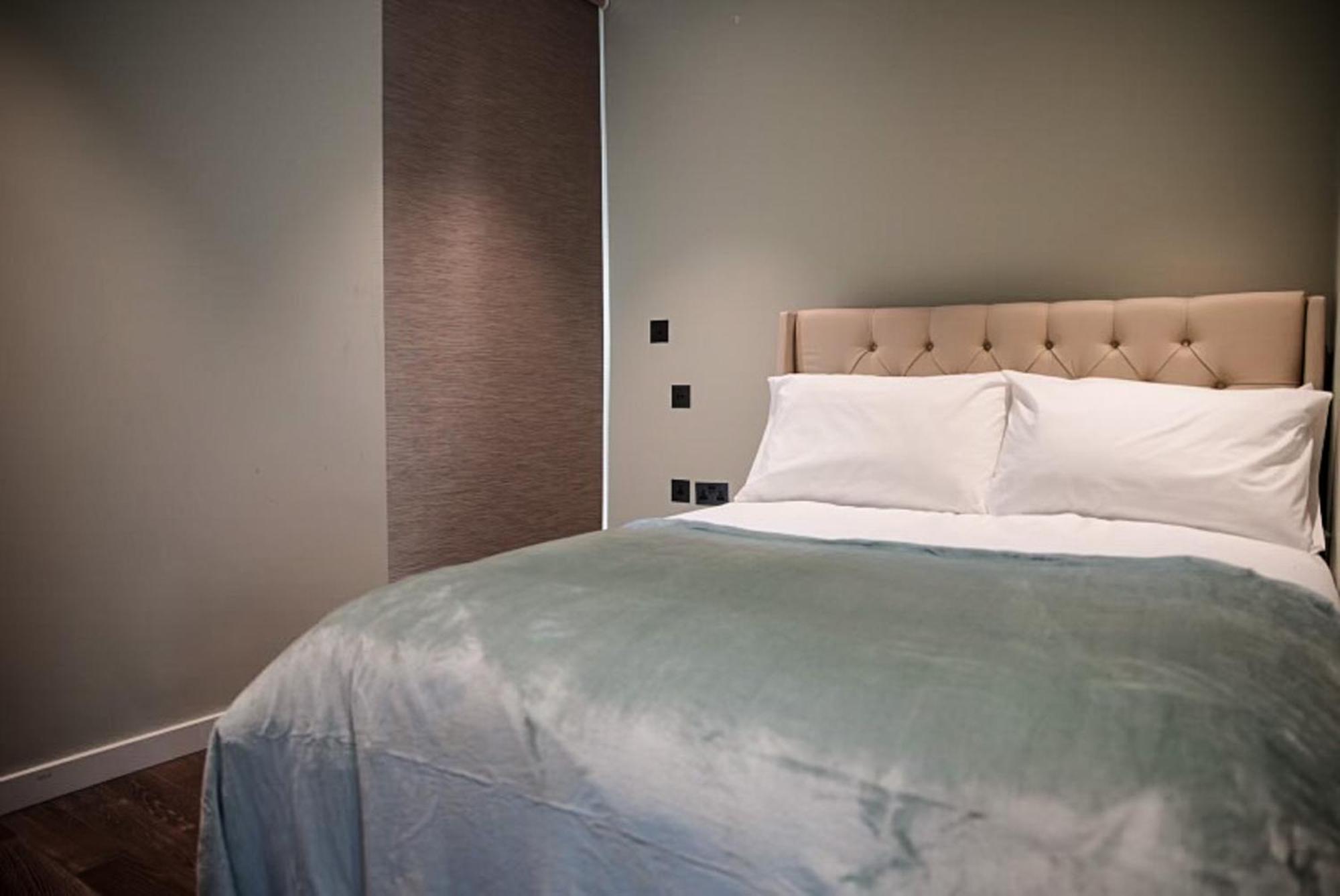 Chic Luxury Living In Battersea Power Station Apartment London Bagian luar foto